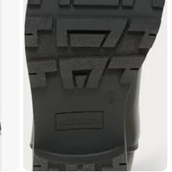 New/no box women’s Faux Leather Chelsea Booties size 9 in blackjack color - Picture 13 of 17